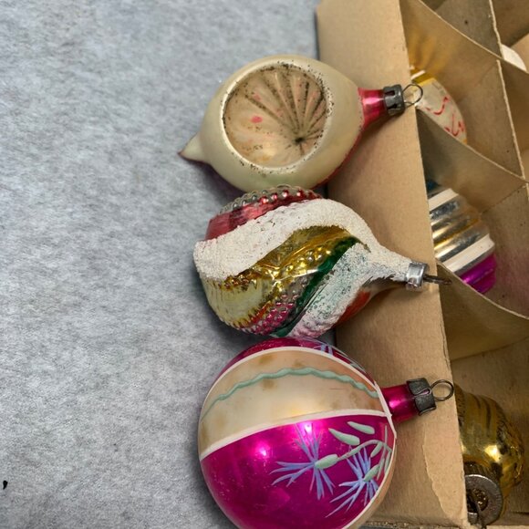 Vintage Hand-Painted Glass Christmas Ornaments Set of 12 Original Box - Picture 4 of 7